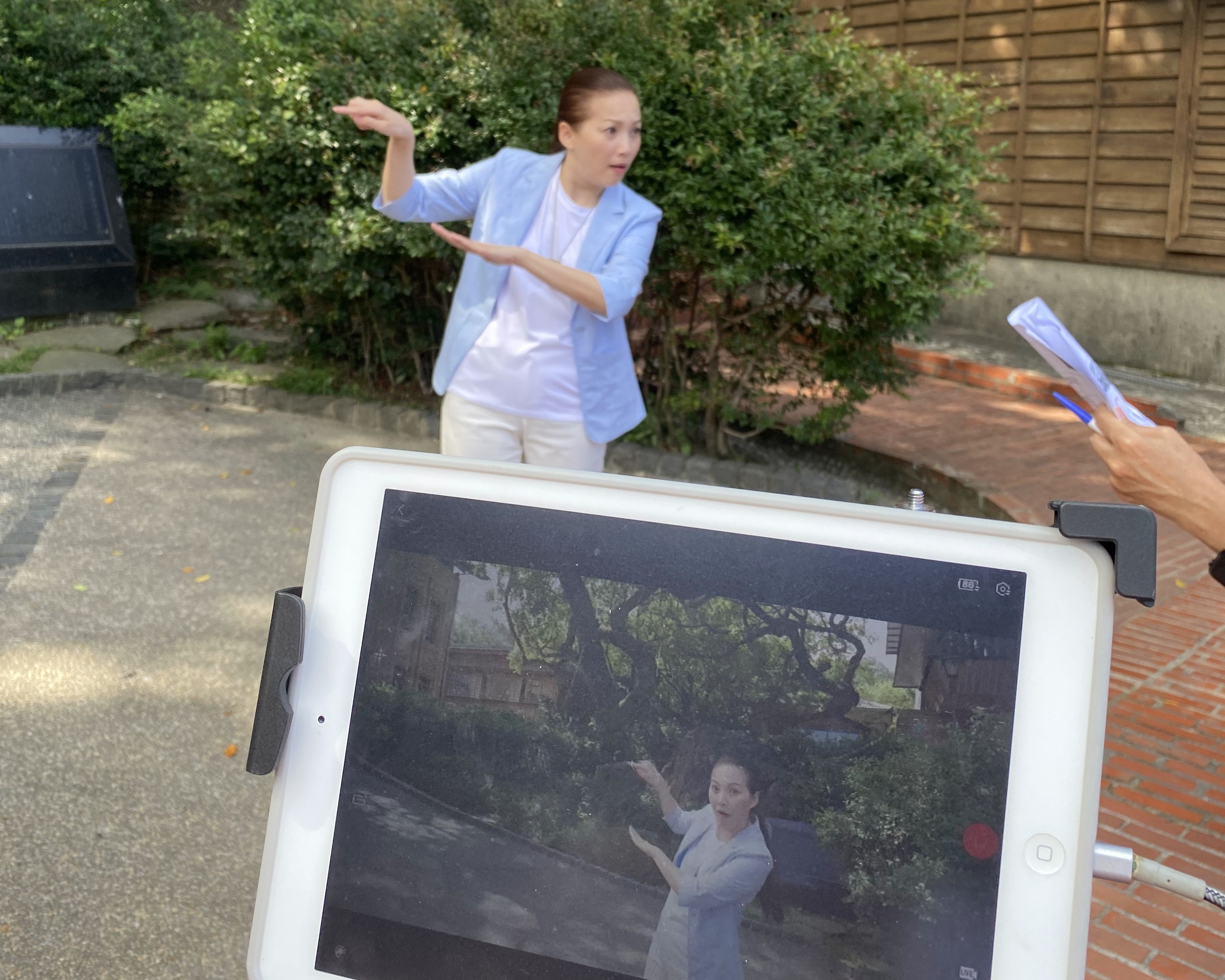 黃金博物館邀請知名手語主播王曉書演示館舍介紹