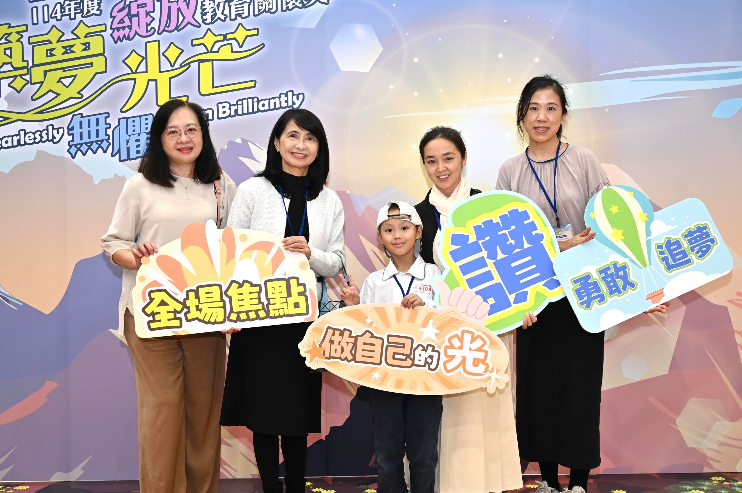 吉林國小學生周明青4歲時確診神經母細胞瘤，歷經多次治療，依然保持樂觀