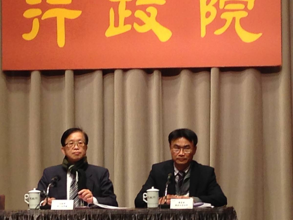 農委會副主委(右)陳吉仲