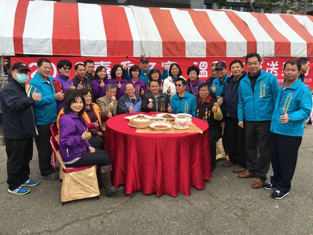 中市西屯區2018喜迎來富 溫馨年菜送到府