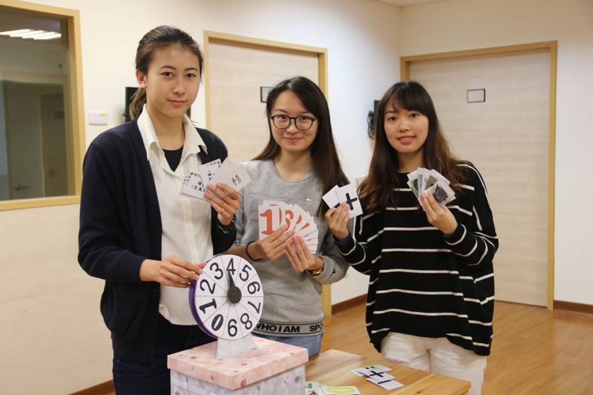 弘光護理系學生自創「多功能認知訓練遊戲包」幫助失智老人