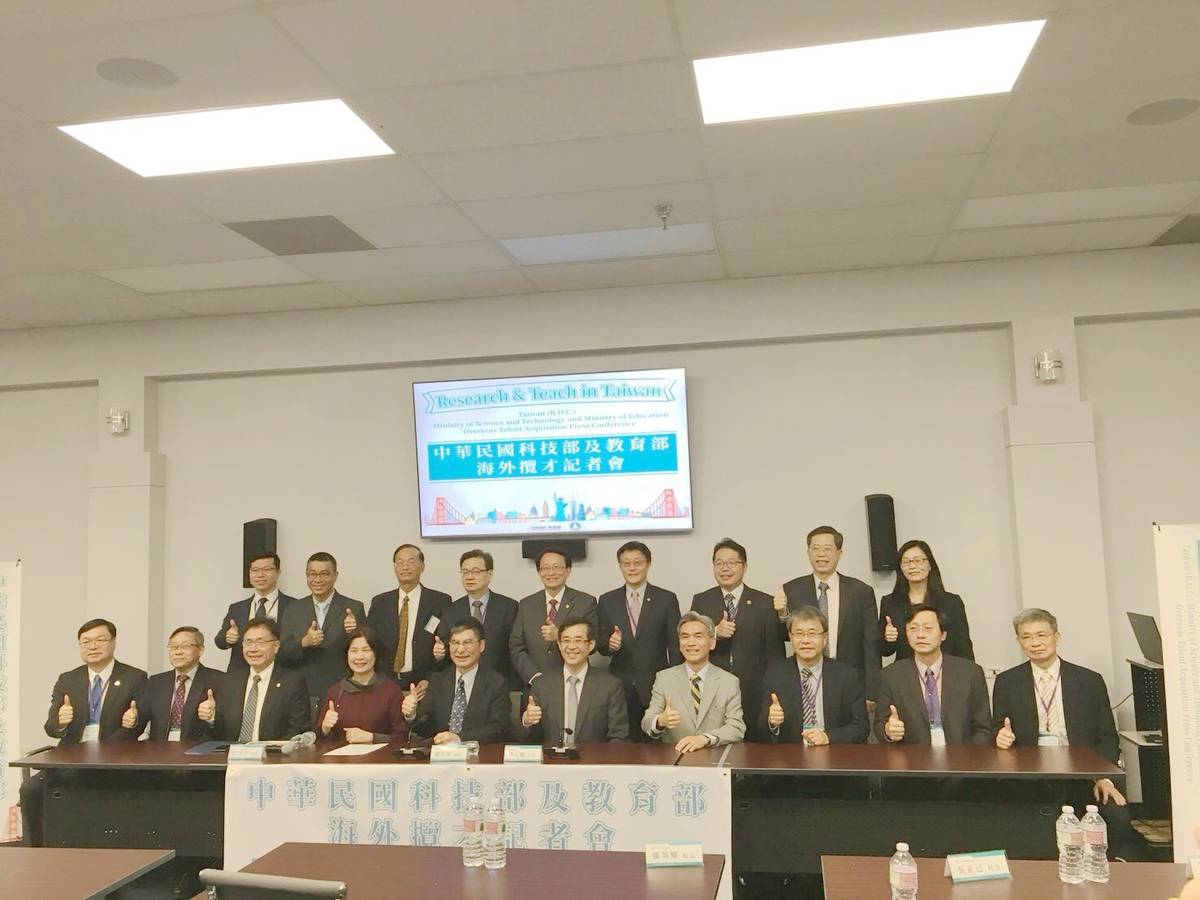 「玉山學者」（Yushan Project）及「玉山青年學者」計畫合影