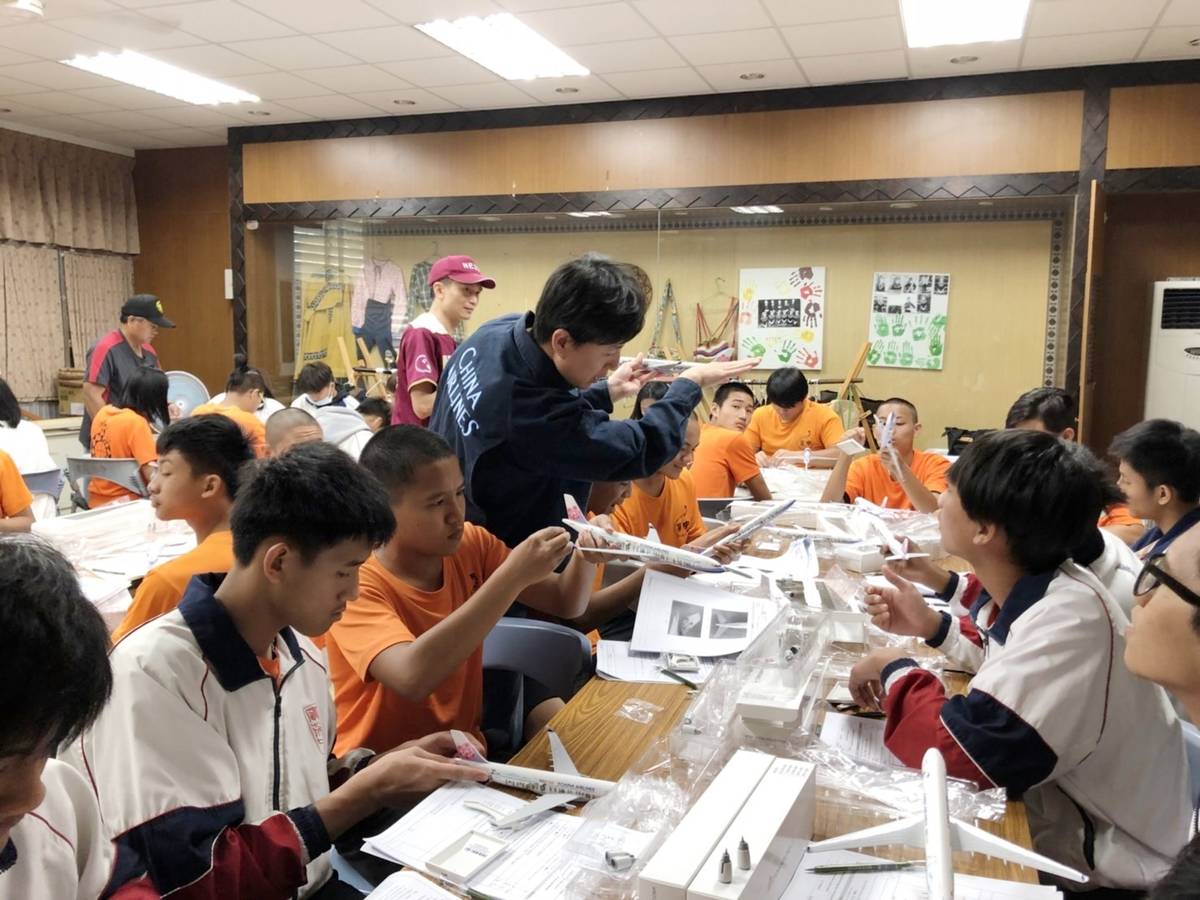 航空知識進南迴校園 華航帶賓茂國中學生作飛行夢