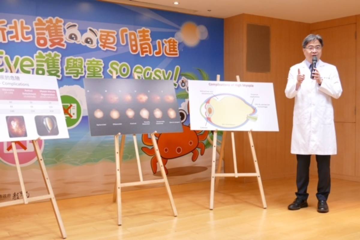 眼科醫師蔡景耀提醒家長要特別注意孩子不要過度使用3C產品，掌握每用三十分鐘、休息十分鐘的原則。