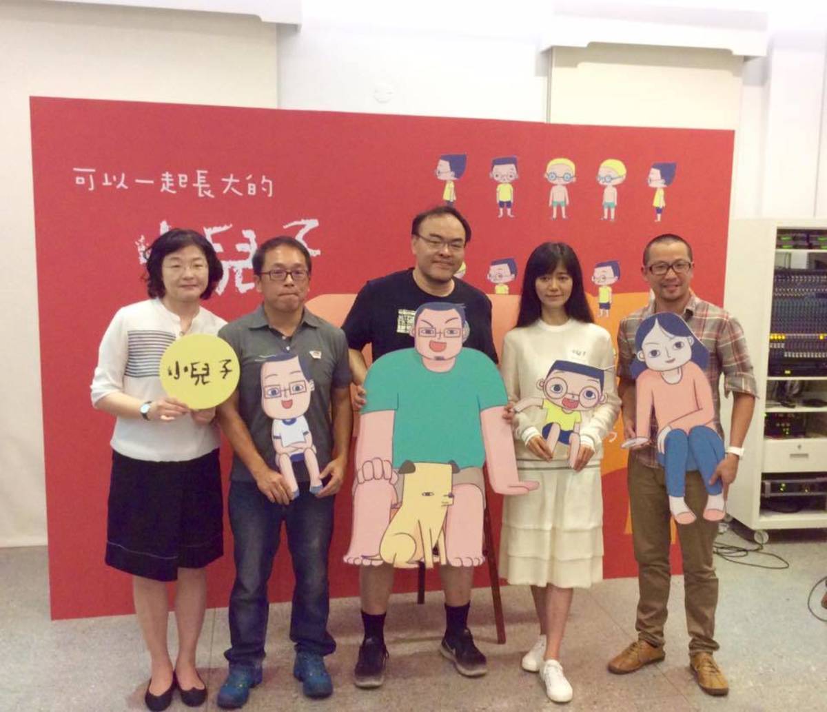 駱以軍(中)的<小兒子>將以多媒材跨界呈現