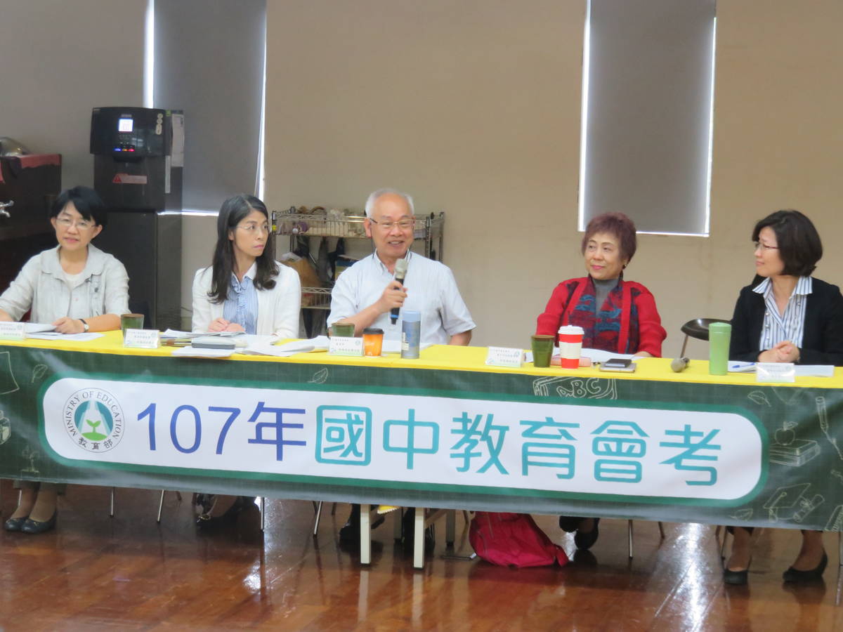 教育部次長林福來(中)主持台北場出闈記者會