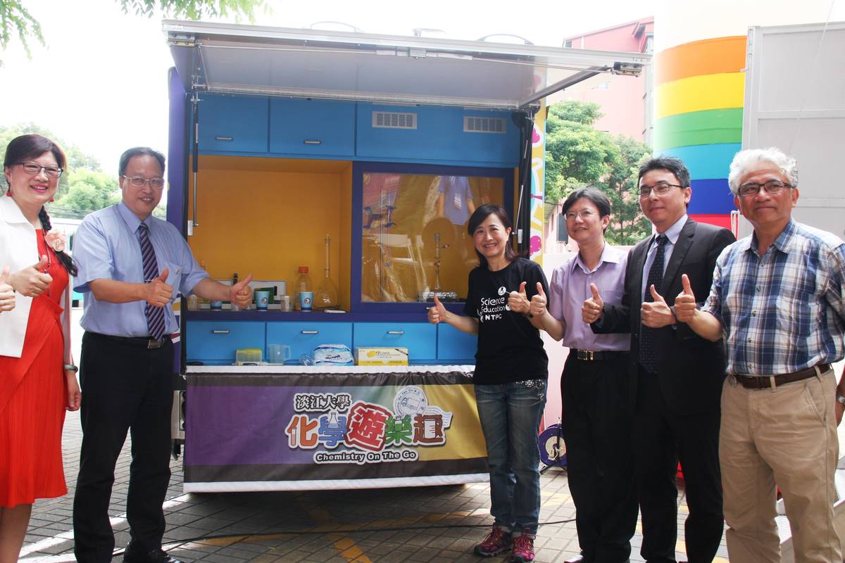 新北STEAM行動化學車 巡迴校園新里程碑