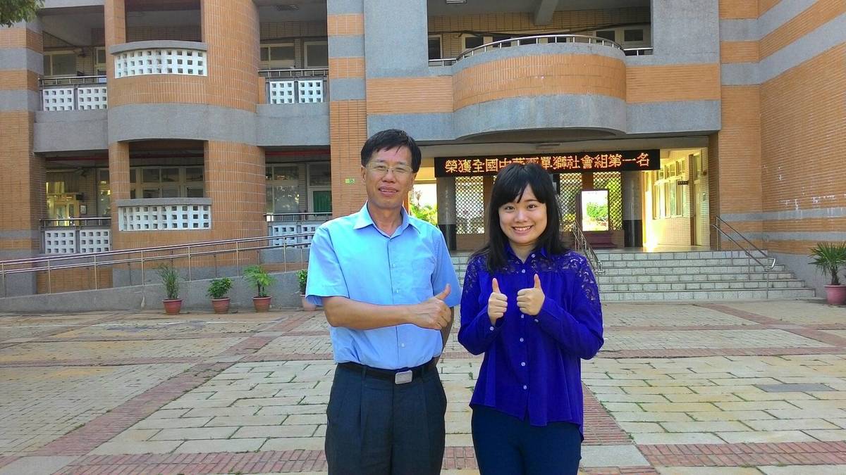 烈嶼國中校長黃明森(左)與教務主任周華玲(右)