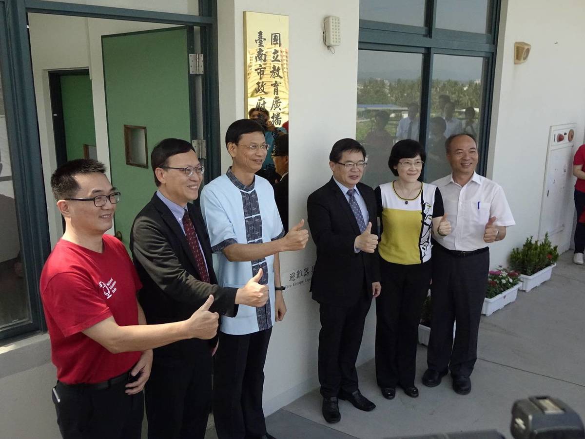 南市教育局、教育電台攜手揭牌 永仁高中實習播音室開麥.jpg