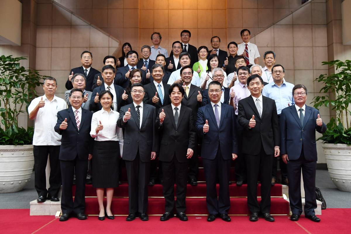 107年度直轄市、縣(市)首長災害防救交流分享座談會合影(行政院提供)