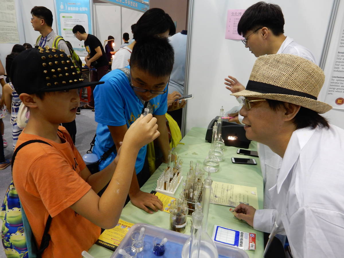 全國科展 讓小朋友更了解化學動力變化的實驗
