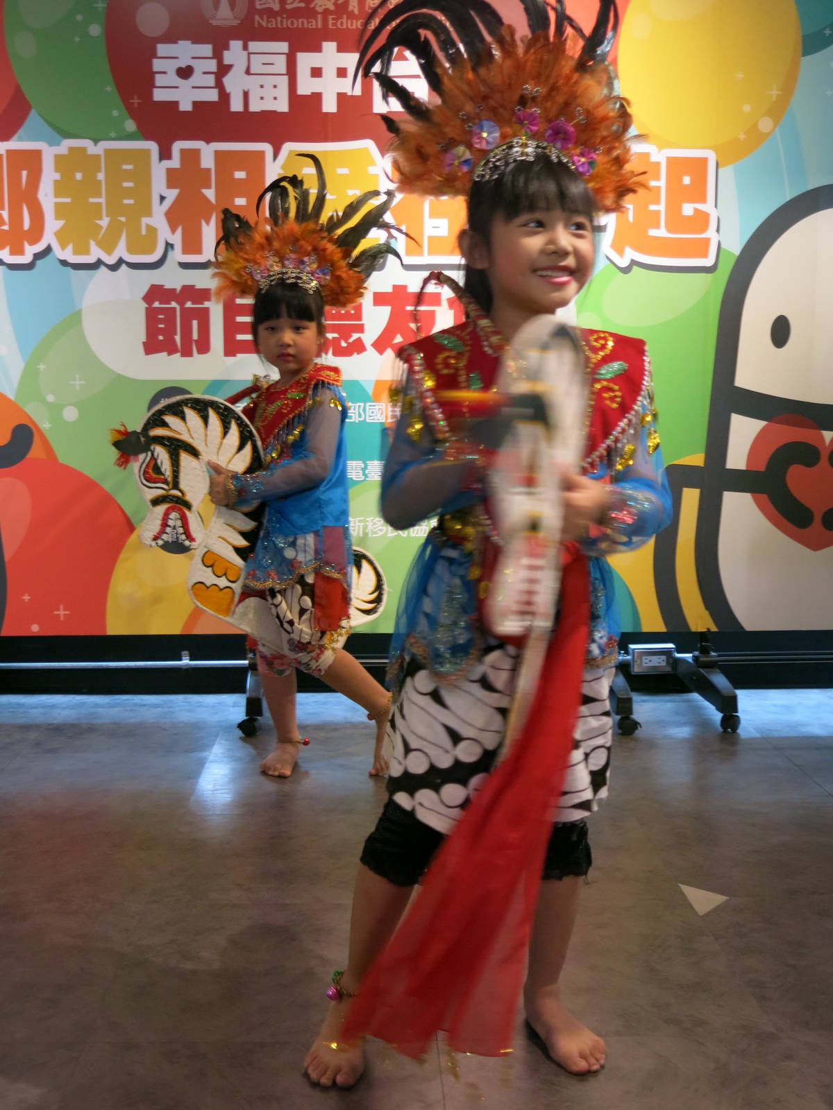 百名新住民 在教育電臺的幸福中臺灣鄉親相愛在一起8