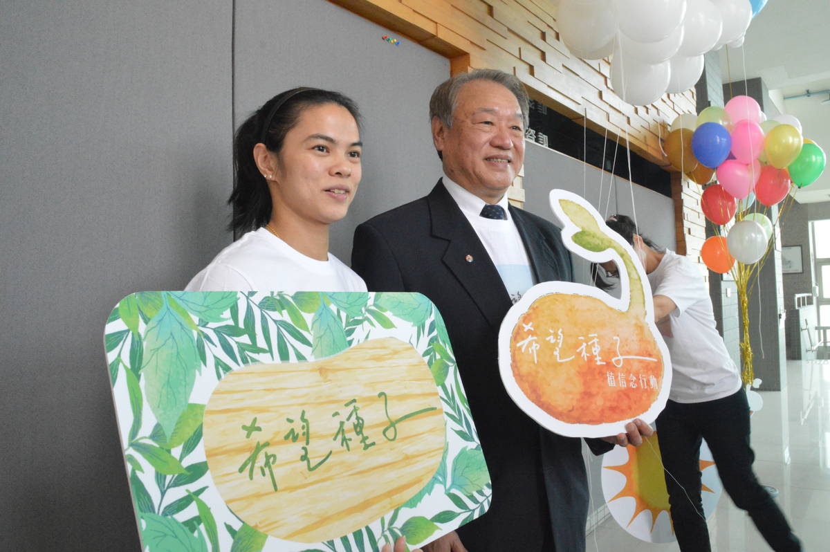 許淑淨返回母校正修鼓勵新鮮人 散播學習希望種子