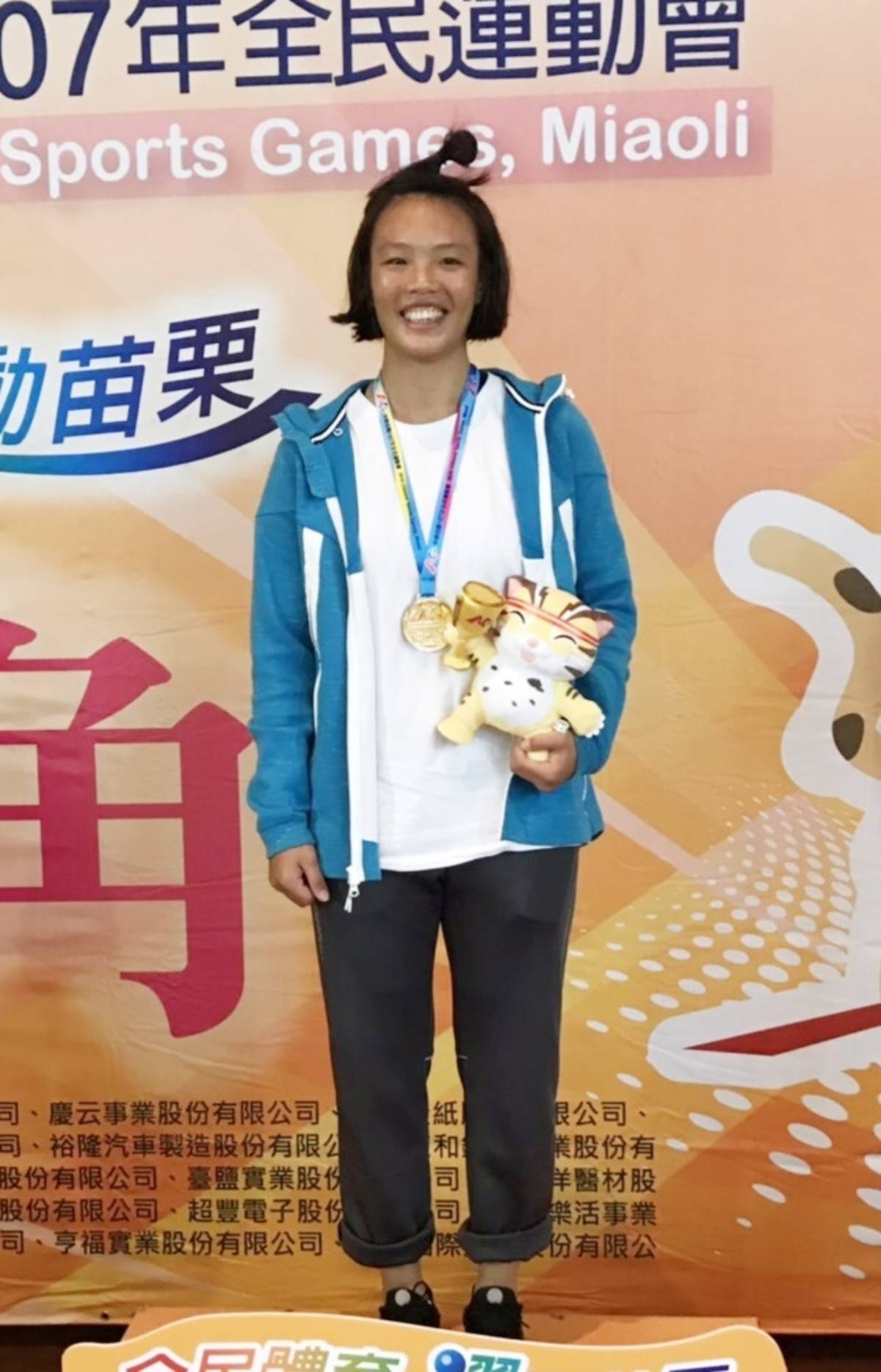 張思慈於女子摔角項目第六級為臺東縣奪下一金。
