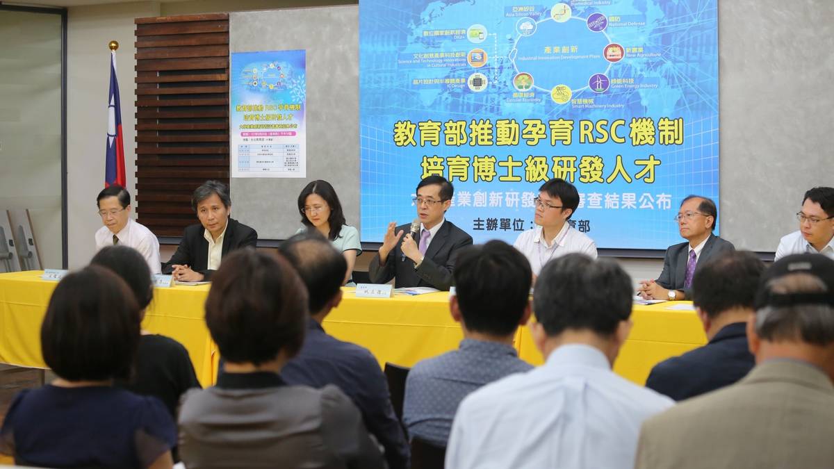 姚立德政務次長宣布107年推動「大學產業創新研發計畫」，共26校46件計畫通過審議，每件每年最高補助新臺幣600萬元