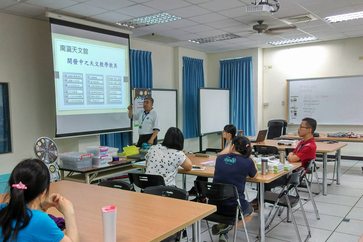 01天文館到校推廣天文教具.jpg