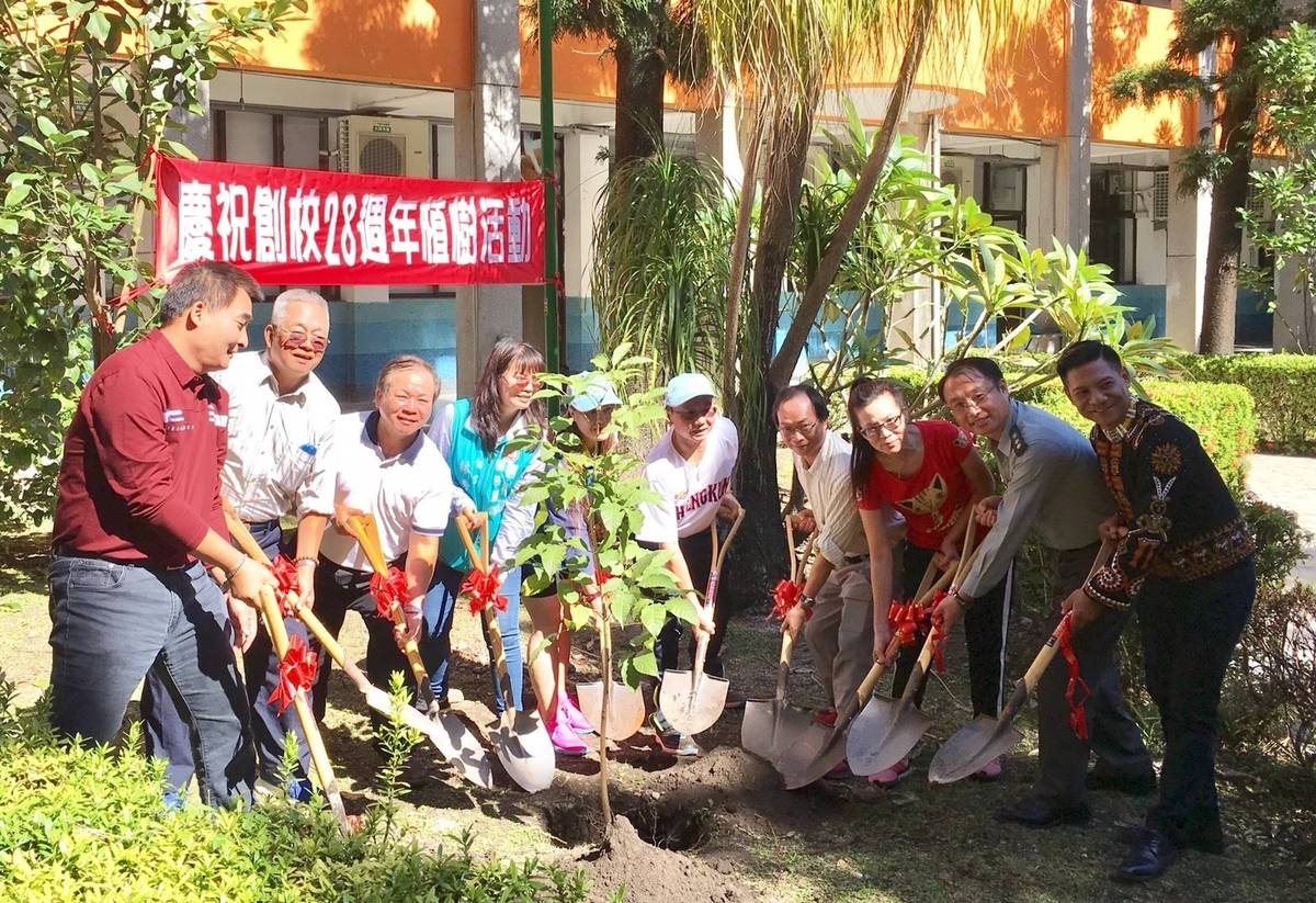 成功商水歡慶生日 校園植栽宣導永續不忘本