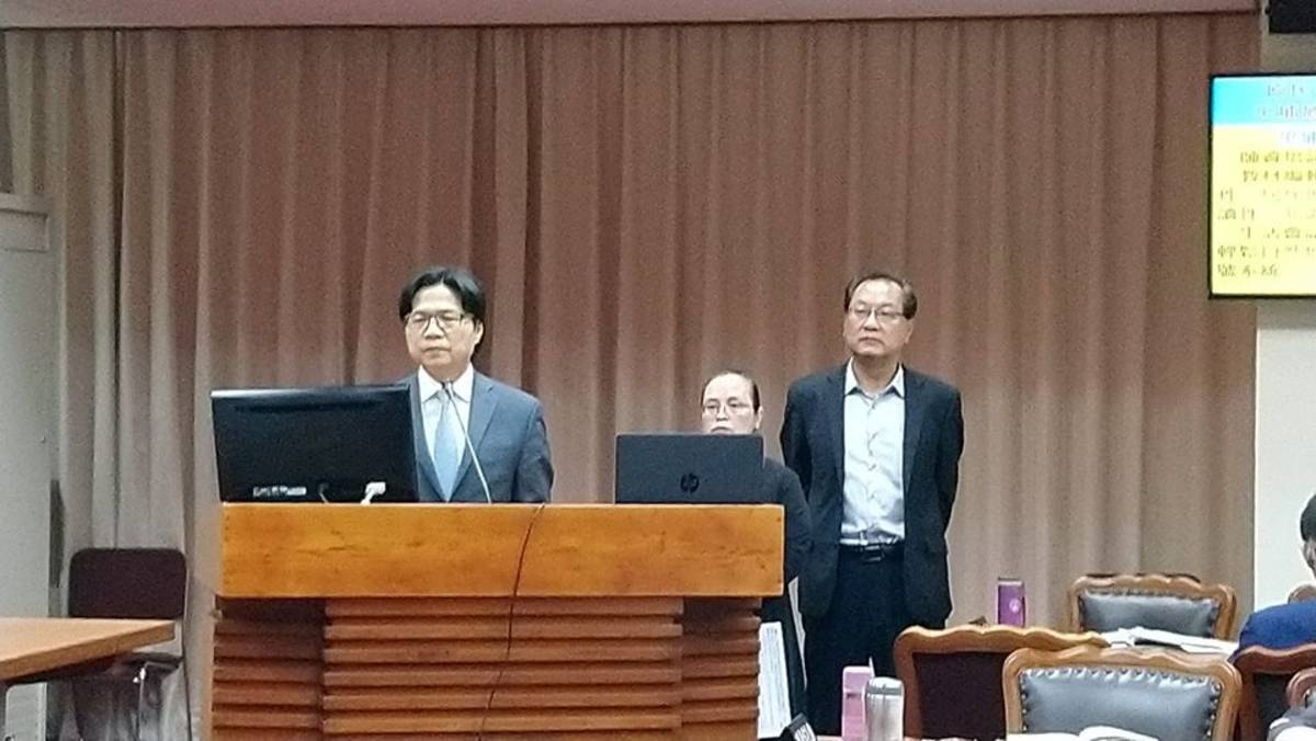 教育部部長葉俊榮於立院備詢
