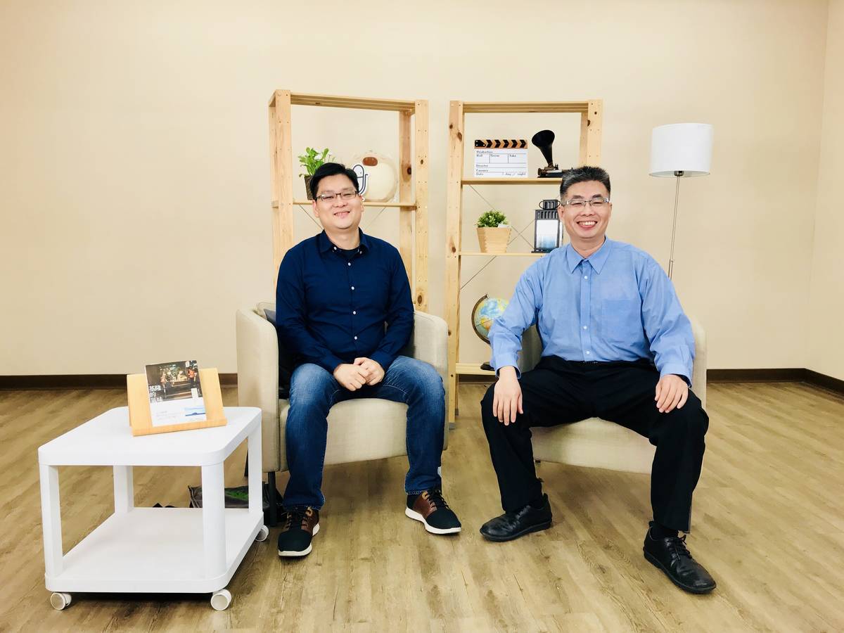 邀請陳明智司機在教育廣播電台開直播。