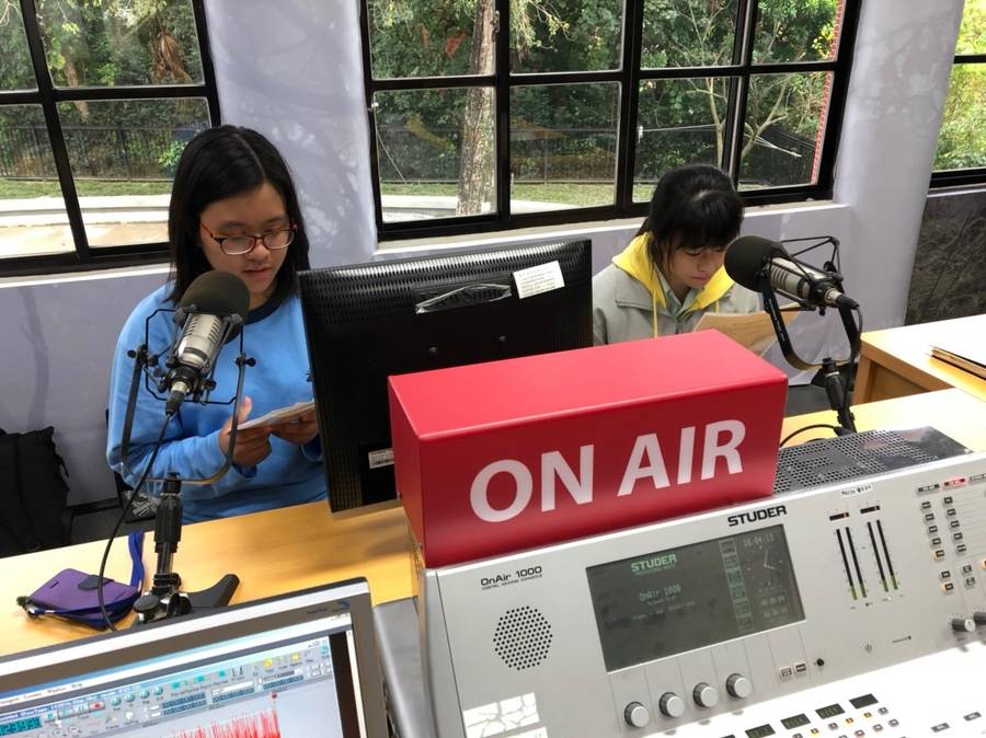 松山高中同學們體驗錄音