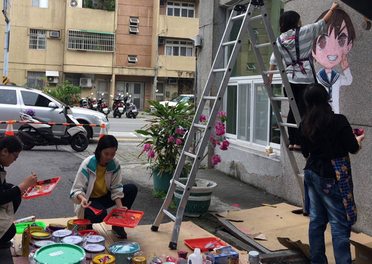 美術班的學生大家集思廣益，發揮創意讓轉角遇到Art