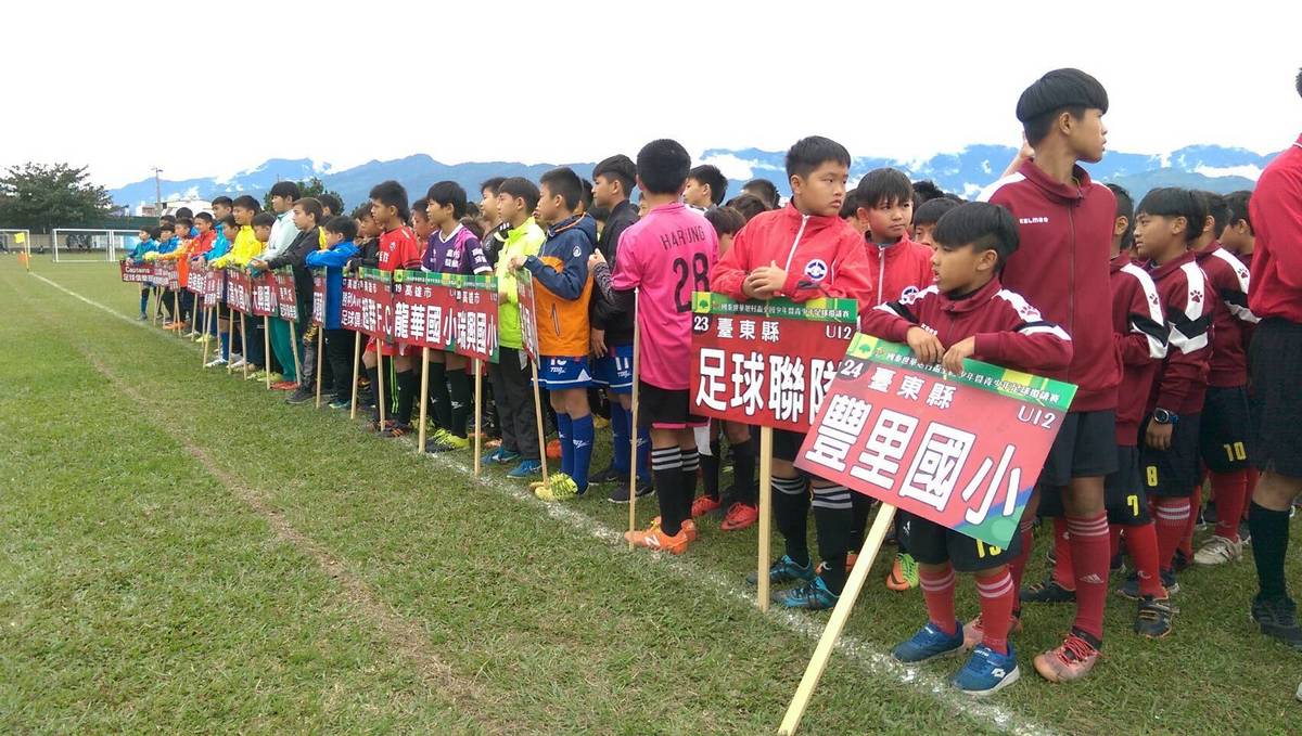 4百名足球小將征戰臺東，第9屆國泰世華旭村盃開踢。