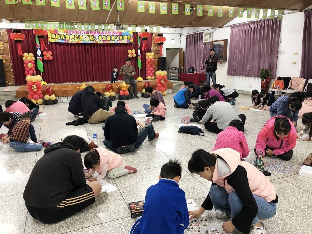 寓教於樂訓練邏輯思維 臺東救國團「親子拼圖樂」
