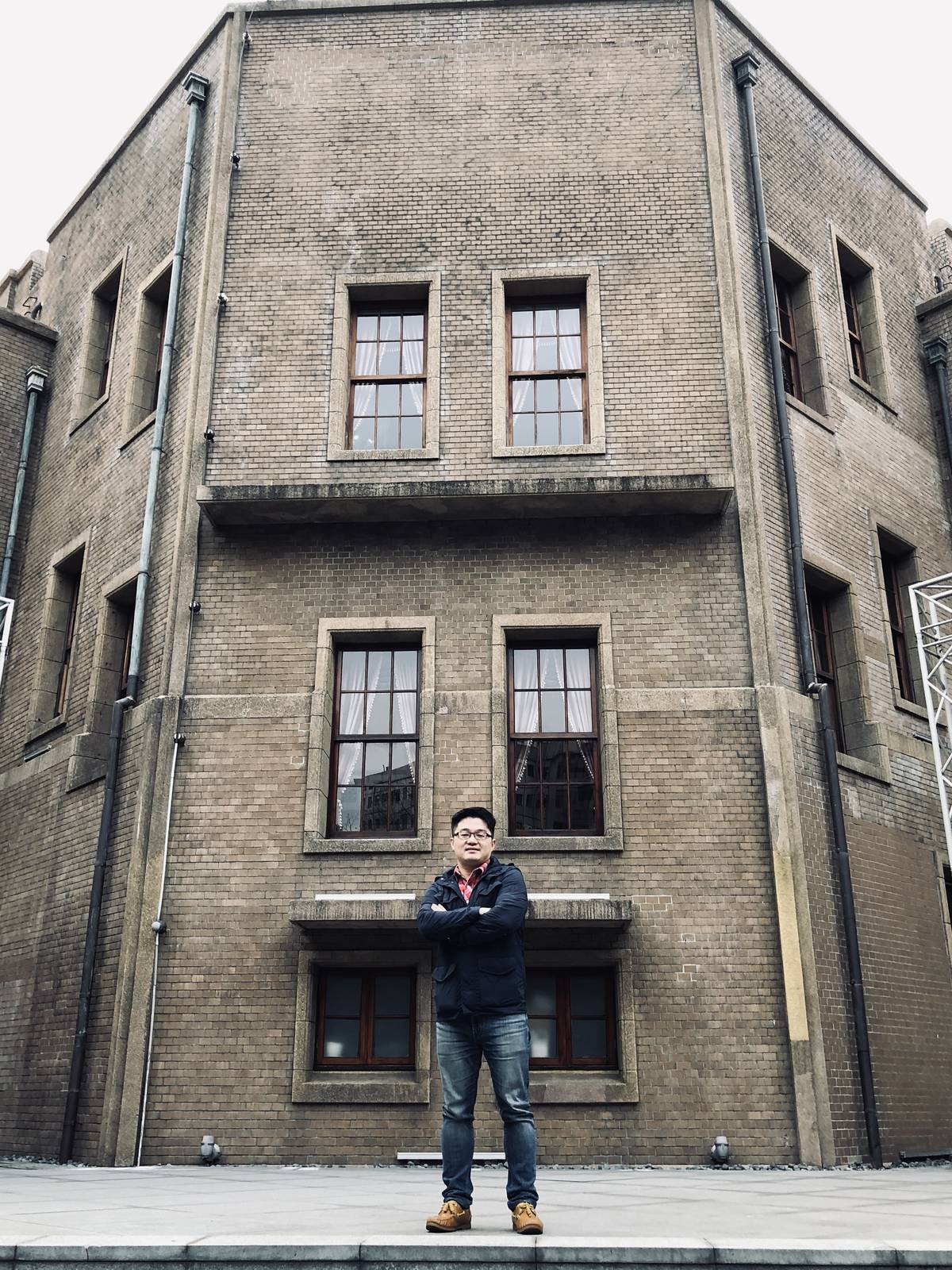 面對理想的高塔要如何來攀爬，這是每個世代共同面對的課題。