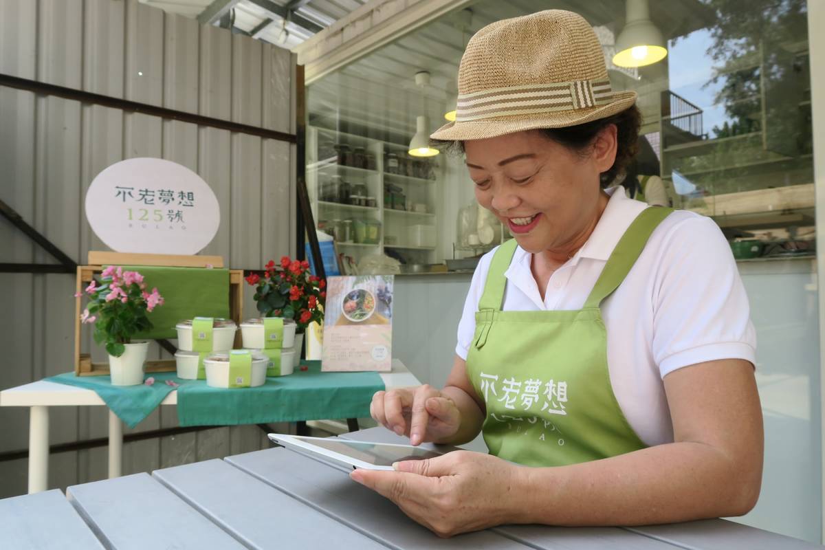 不老料理人手做古早味「125號便當直送」 夯到慢一步Line@就訂不到