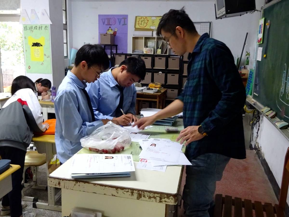 戶政事務所人員到國中受理申領