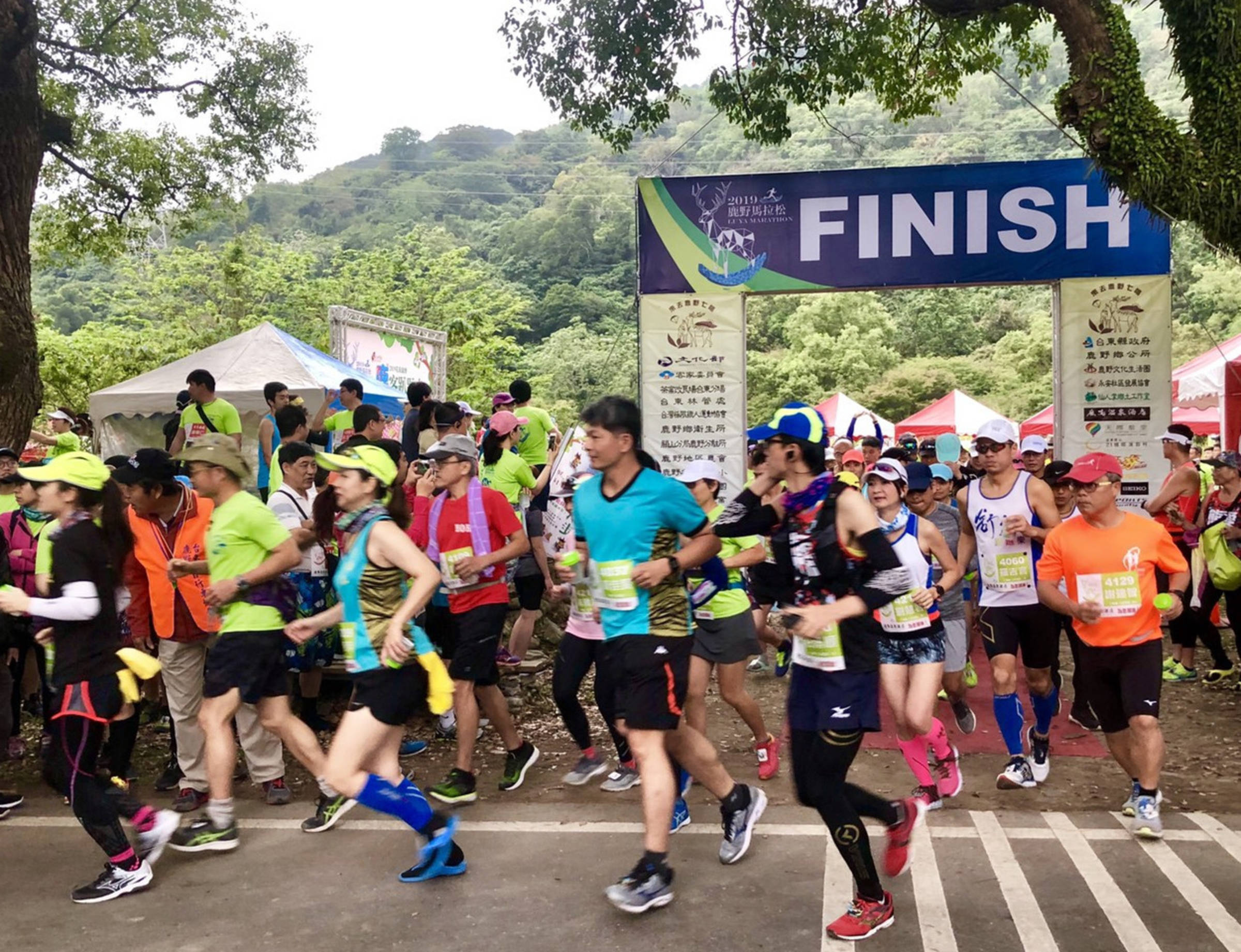 鹿野馬拉松千餘位選手歡樂參與搭配2626市集宛如嘉年華會 文教新聞 國立教育廣播電臺