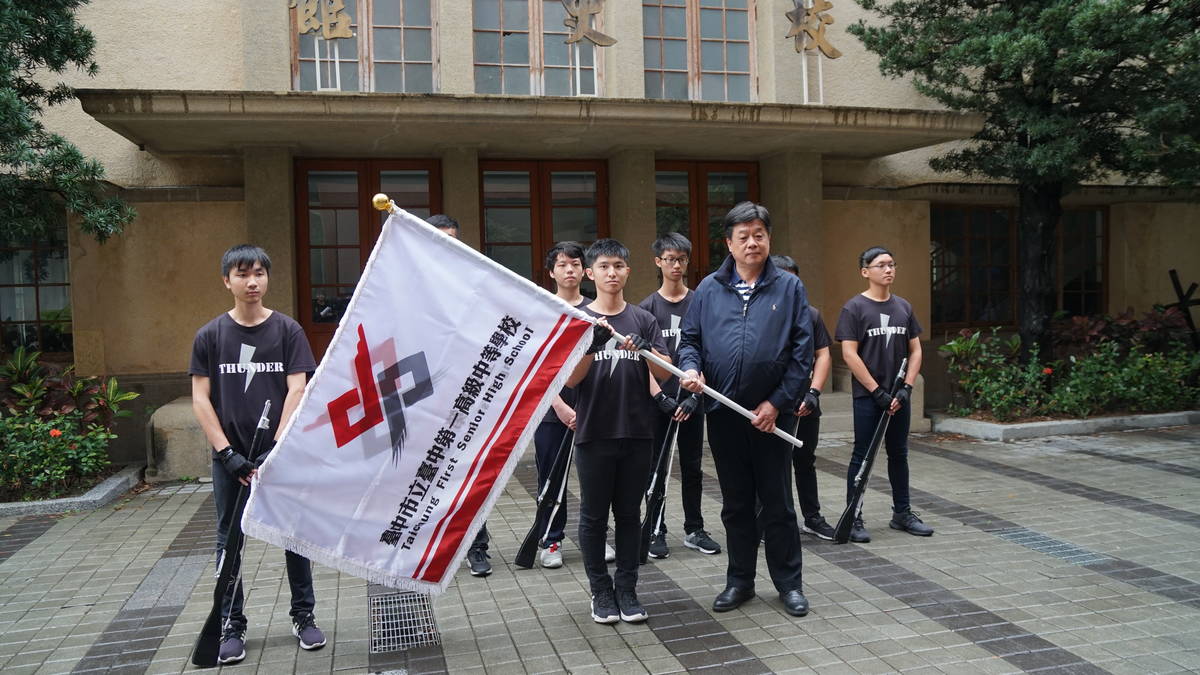 中一中第7屆雷霆儀隊 環島快閃演出隆重登場