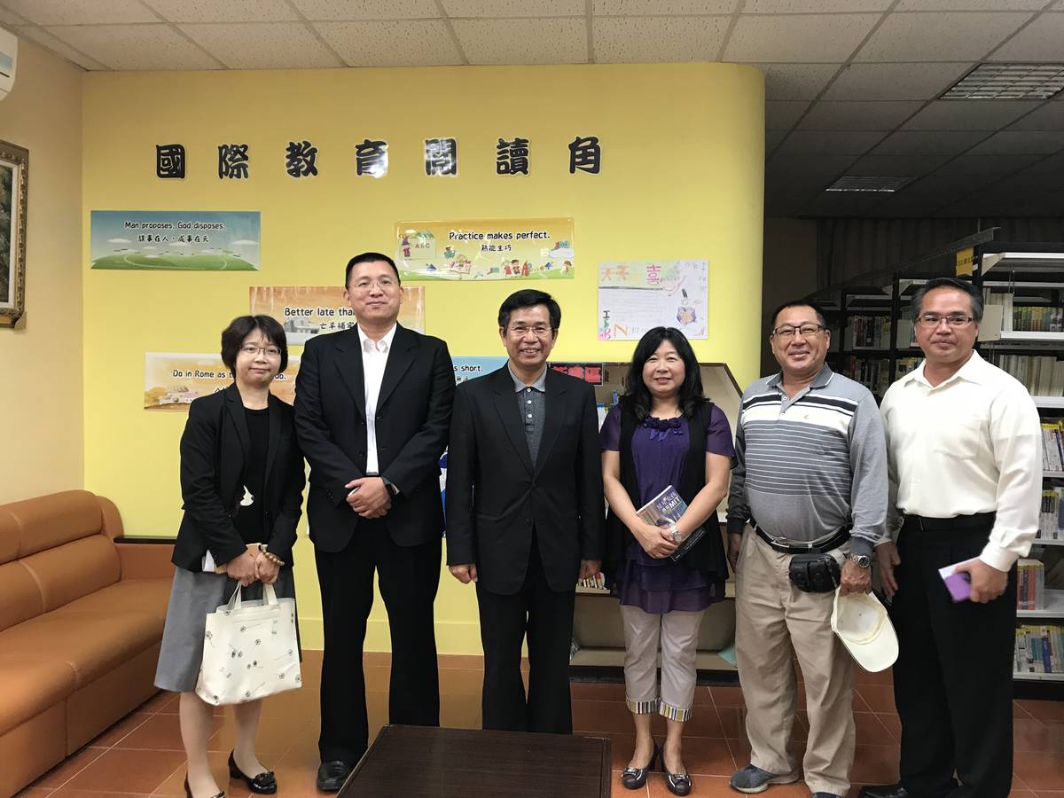 卑南國中國際教育閱讀角