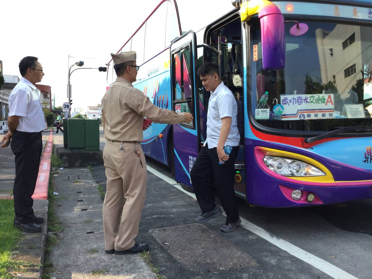 今早天色微亮 商水免費車班啟航