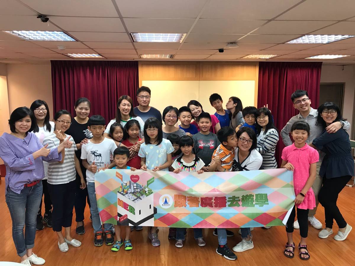 跟著廣播去遊學活動，跟小茱姐姐一起錄廣播劇。