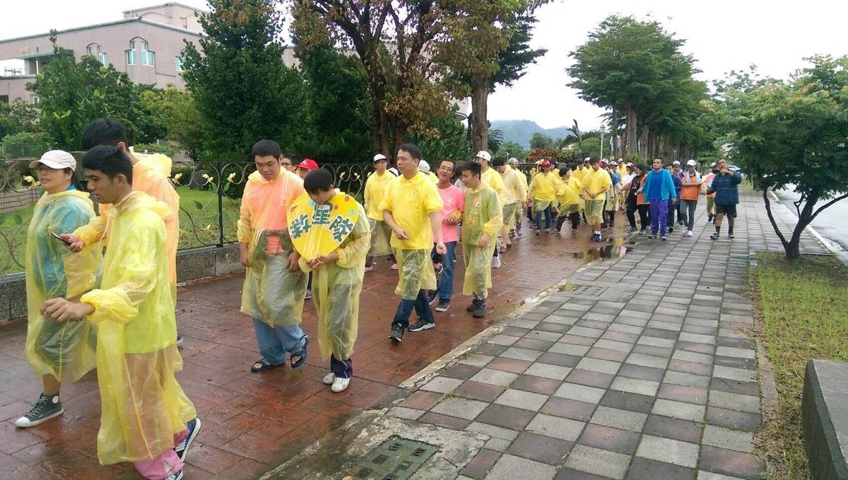牧心智能發展中心舉辦「身心障礙者鐵人障礙賽」，邀請臺東縣內身障機構上百名身心障礙者參與。