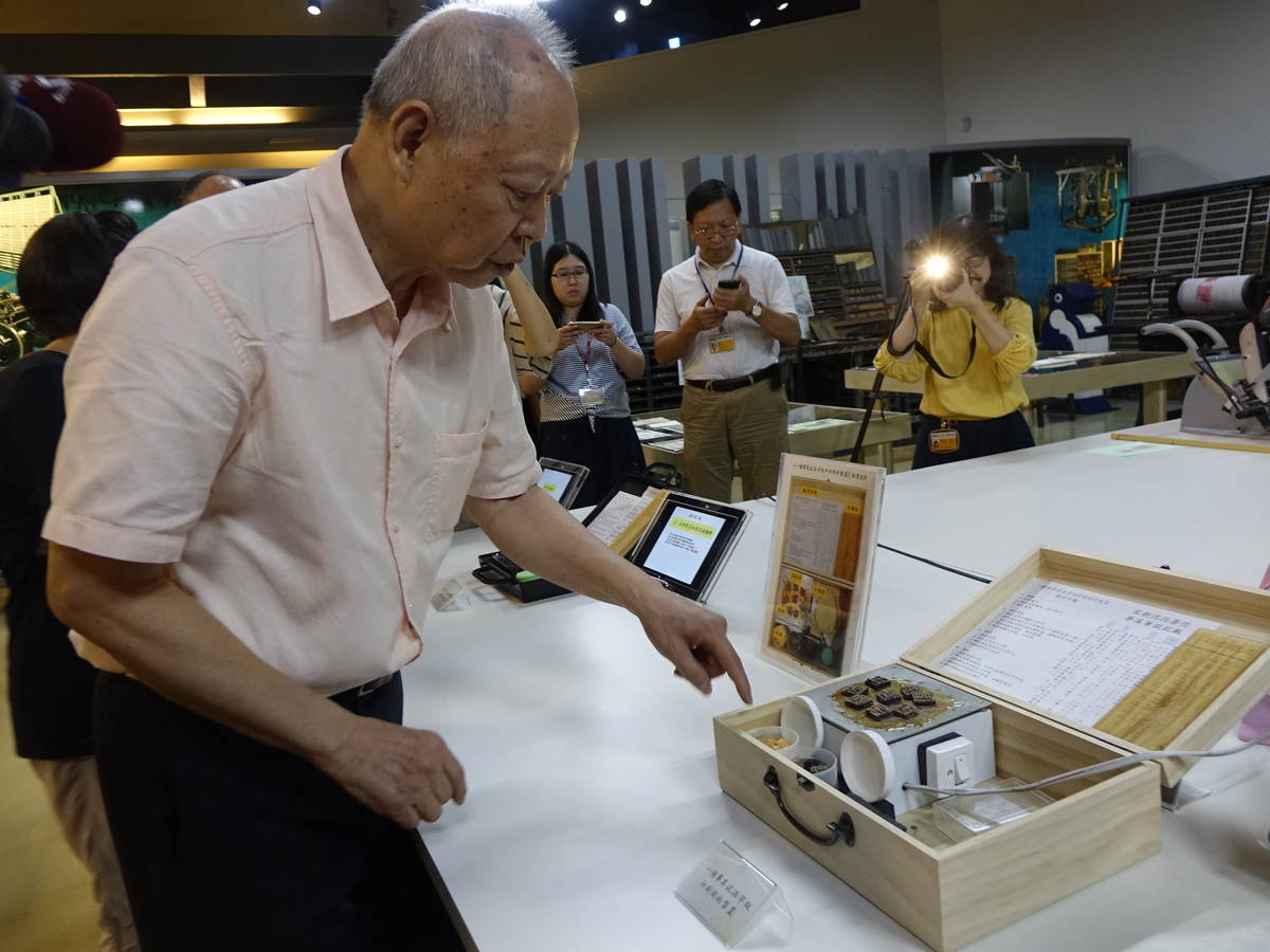 徐照夫教授講述世界首創「一種畢昇泥活字版印刷術的裝置」