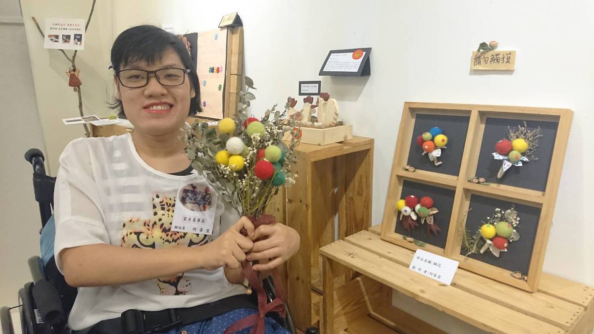 救星教養院首次展出學員的工藝作品，盼讓身障者從中獲得成就感及自信心。