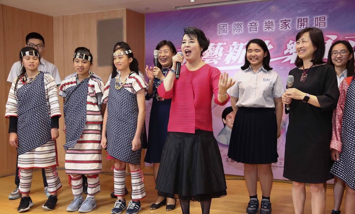 知名聲樂家簡文秀老師演唱