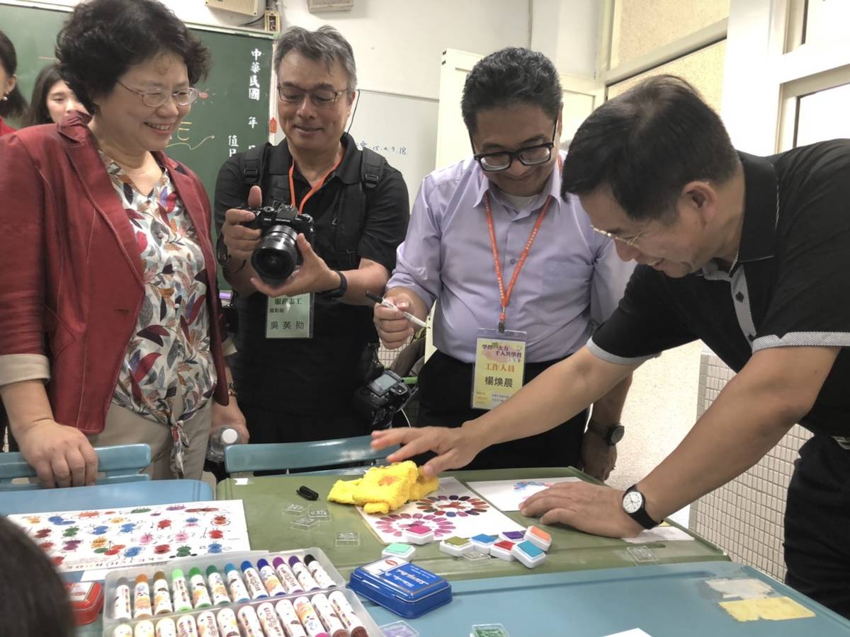 潘文忠部長體驗手作