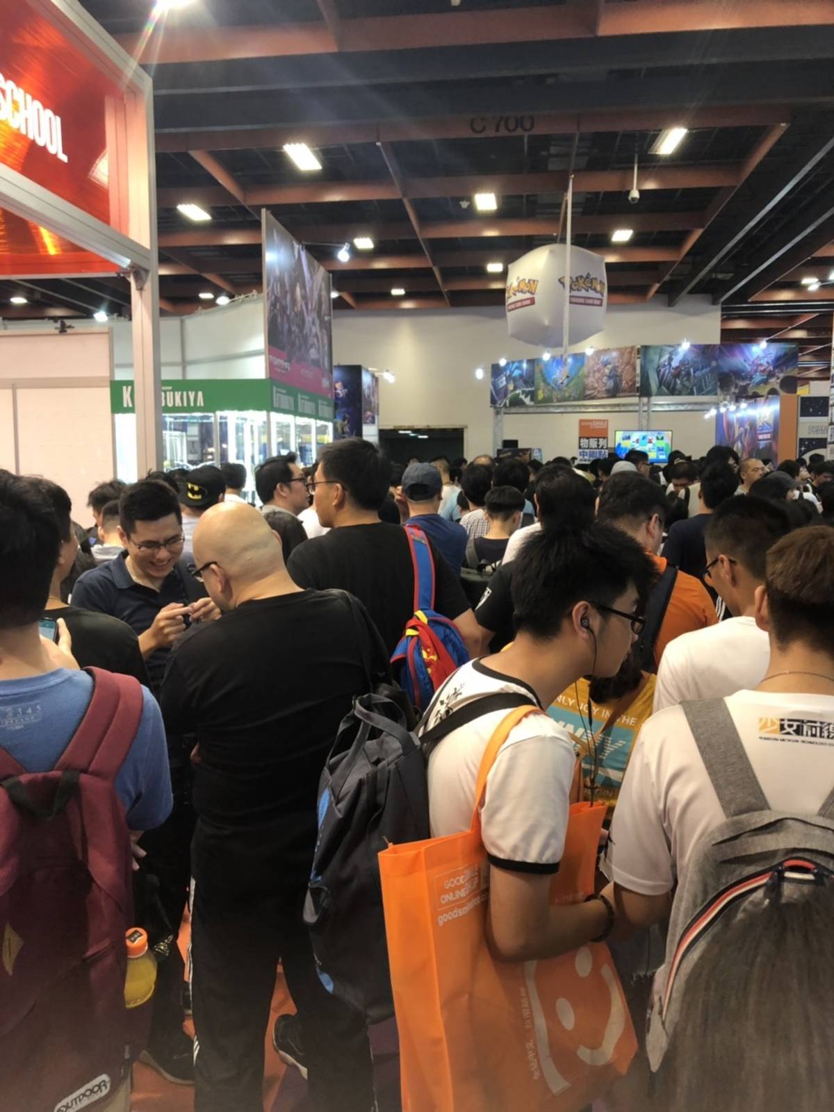 第二十屆漫畫博覽會場內依舊人潮擠爆