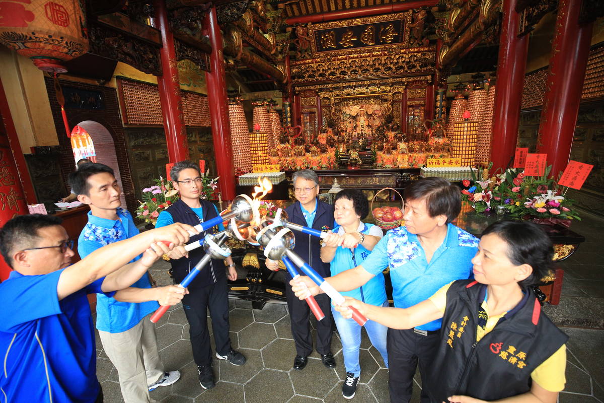 中市全市運動大會21日開跑-令狐副市長點燃聖火為選手加油
