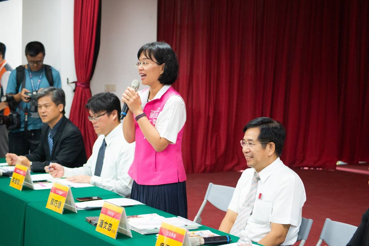 立法委員蘇巧慧及新莊區家長協會今天在新莊民安國小舉行《108課綱全面解析座談會》，圖由蘇巧慧辦公室提供