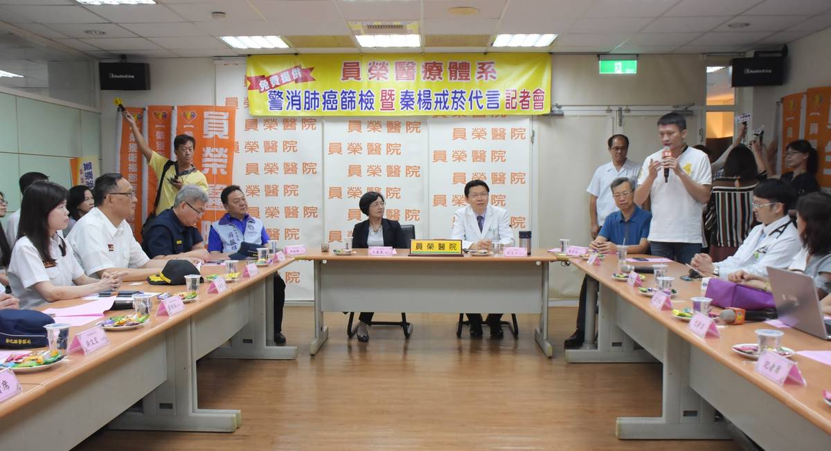 彰化縣員榮醫療體系捐贈記者會中，擔任戒菸大使的秦楊分享