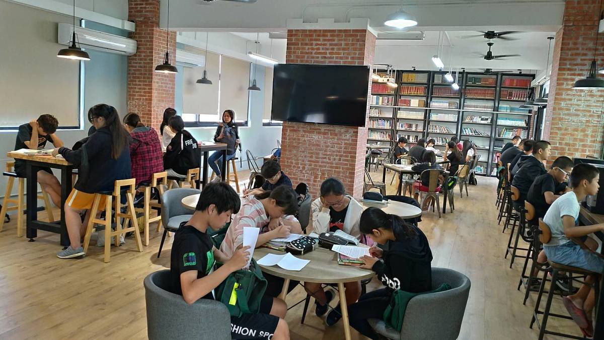 苗栗致民國中喜閱磚園獲選為最美共讀站