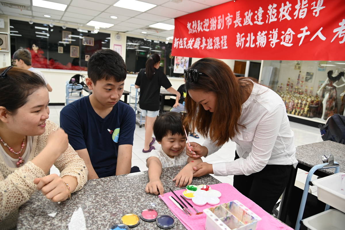 新住民親子職業試探體驗營-人體彩繪