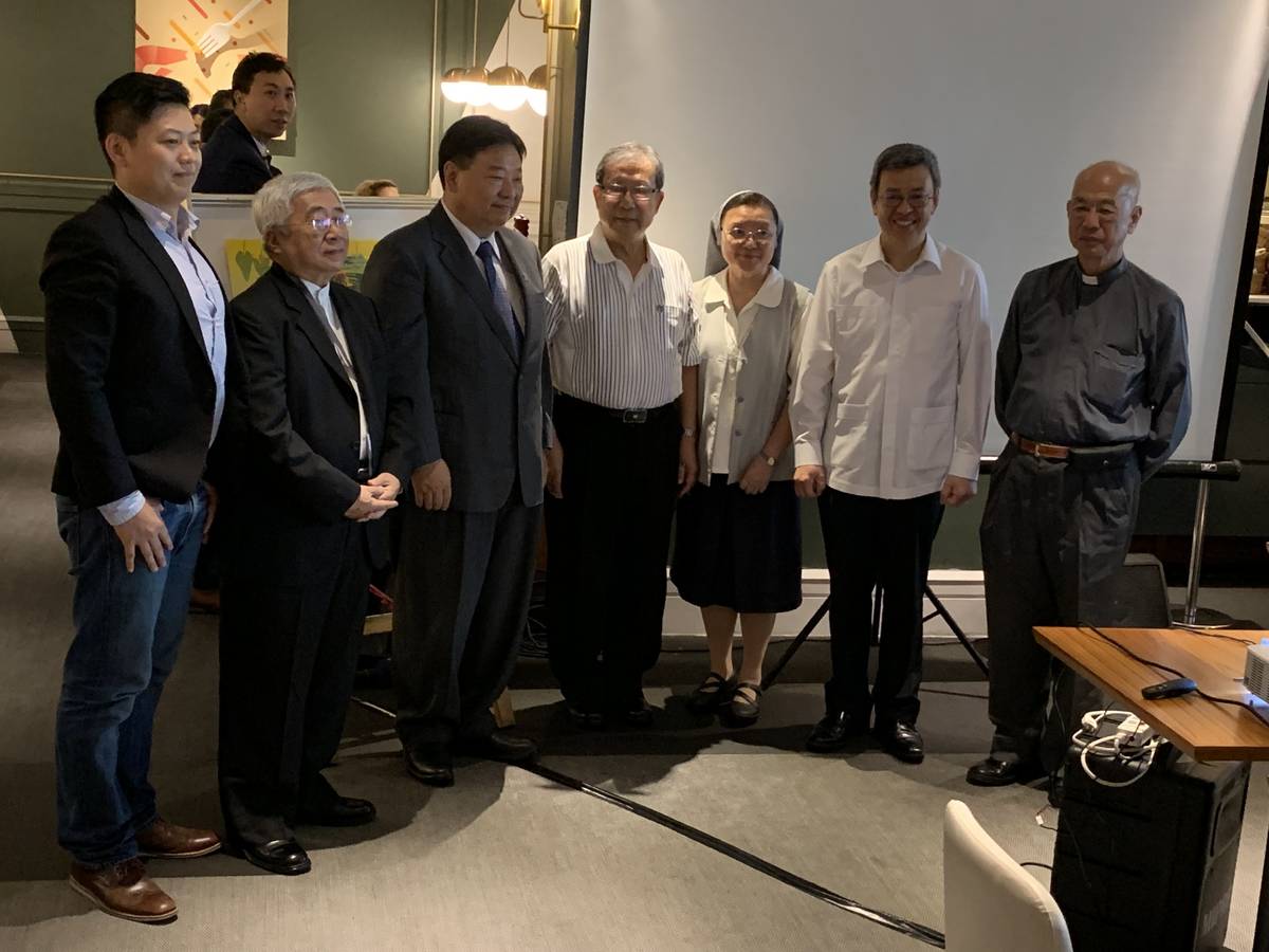 副總統陳建仁(右2)及與會來賓共同合影