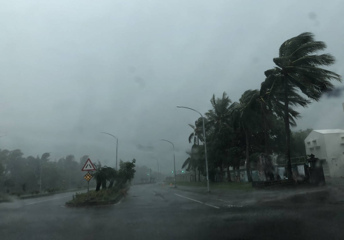 白鹿颱風來襲，臺東風雨逐漸增強。