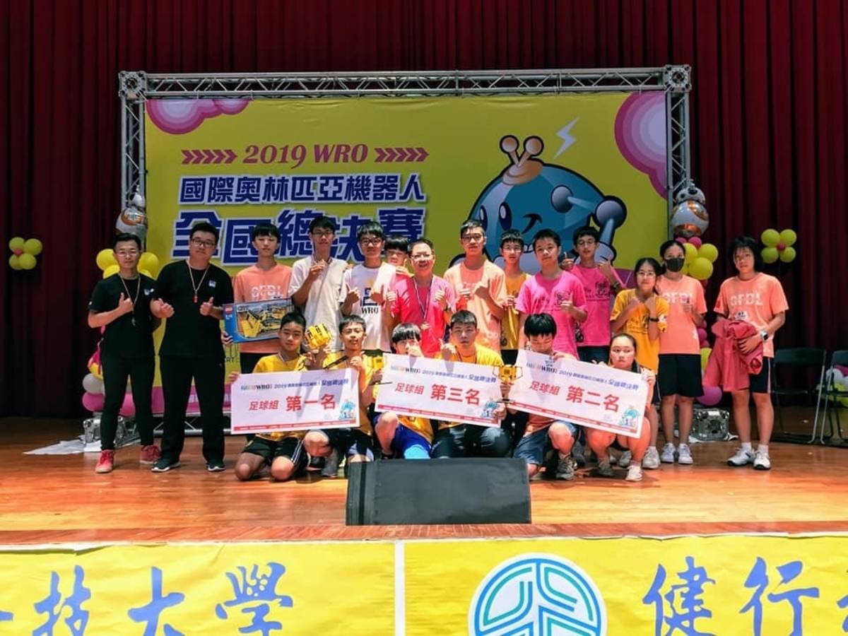 臺中之光  崇倫國中稱霸國際奧林匹亞機器人全國賽