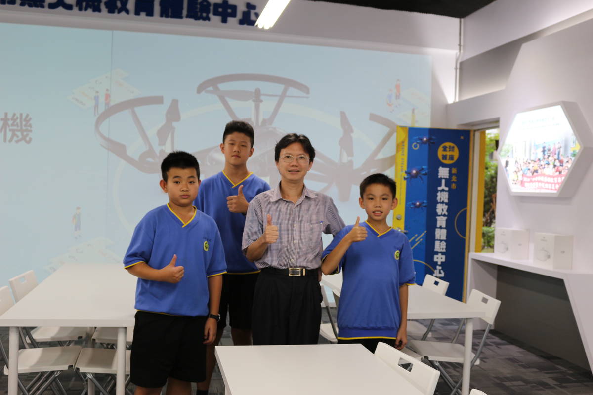 新北市大觀國中校長顏學復獲教育部校長領導卓越獎肯定。